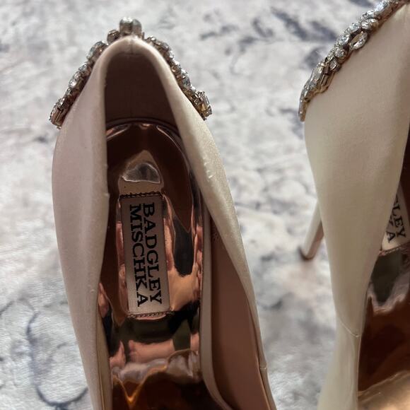Badgley Mischka Kiara Embellished Peep-toe Pump Sz 8.5M - Picture 4 of 7